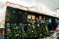 クリスマスツリーの照明確認用の展示用暗室